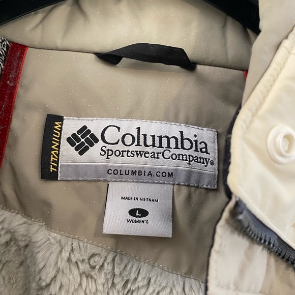 <3 Columbia jacket- used condition - Picture 4 of 5